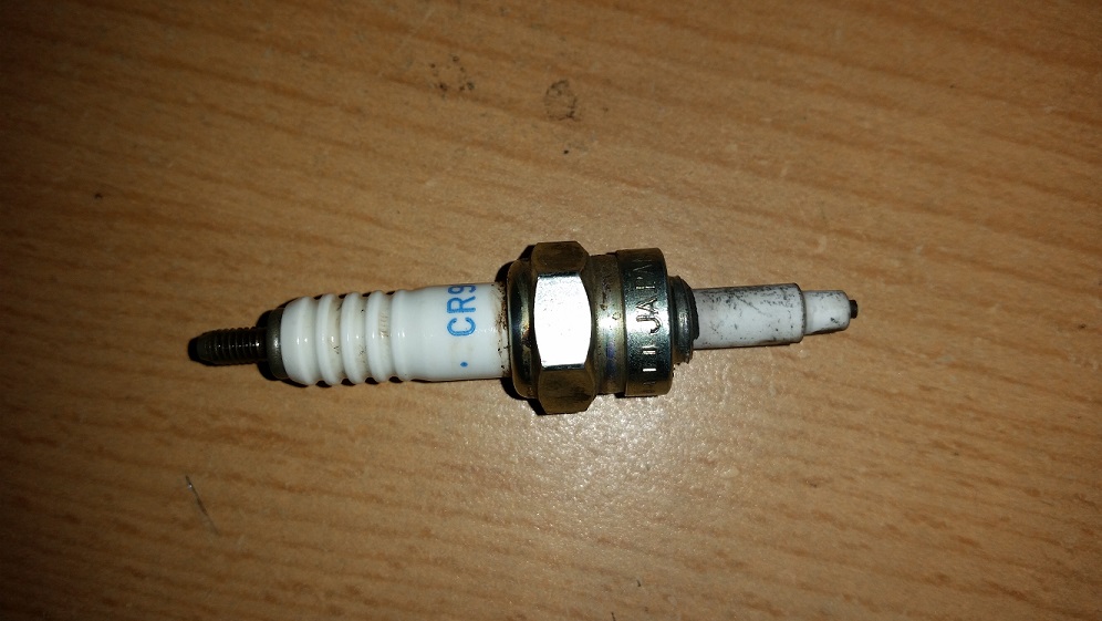 [Bild: NGK CR9E.jpg]